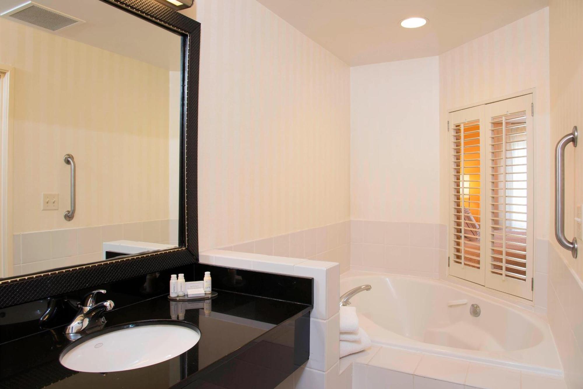 Fairfield Inn & Suites By Marriott Omaha Downtown Экстерьер фото