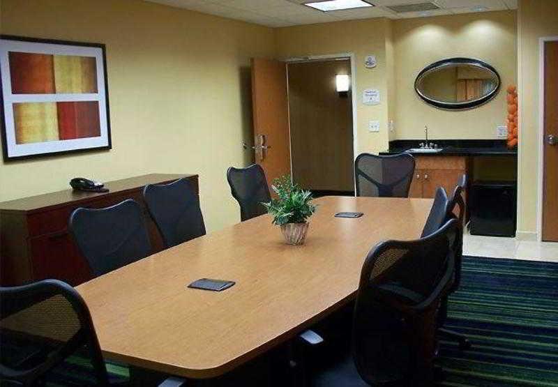 Fairfield Inn & Suites By Marriott Omaha Downtown Бизнес фото